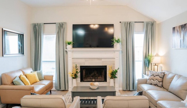 3-Bd Home | Mins to Dwntwn DTX | 8 Guests | Garage