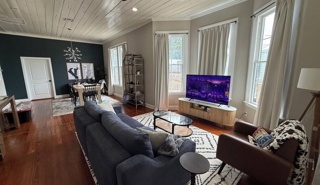 3 Bed 2BTH house in Downtown SATX near Pearl, River Walk, Parks & Restaurants