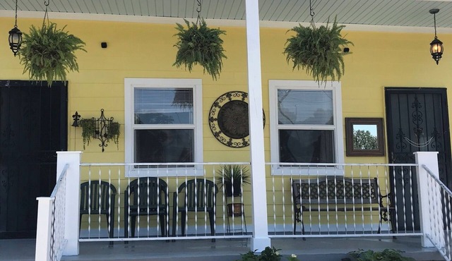 3 BEDROOM 2 miles from French quarter
