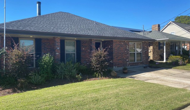 3-bedroom house in charming Kenner -Central AC, off-street parking