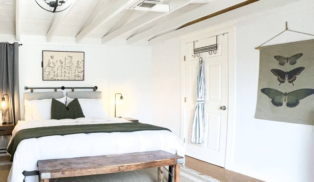 3 Bedroom/OnSuite X-Large His & Her Dual Showers bathroom, 5 min to Downtown, Free Large Gated Parking