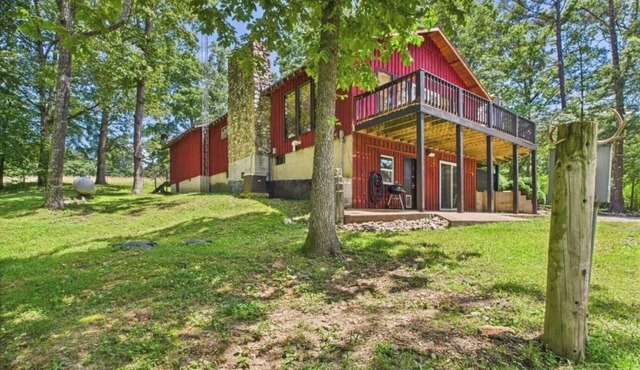 3-bedroom Pet Friendly home on 14 acres with trails and seasonal creeks. in Cabool