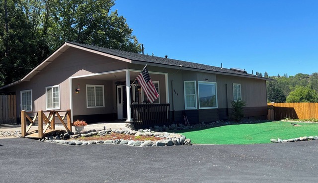 3‑BR Grants Pass Homestead in Grants Pass