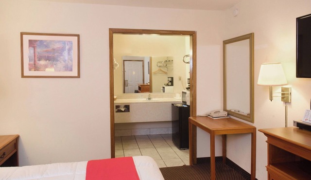 3 Charming Couple’s Rooms – Near Parks, Dining & Local Gems! in Guymon