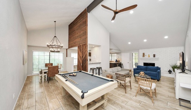 3 King Beds Single Story Home that Sleeps 6 with Pool Table 3BR & 2Bath