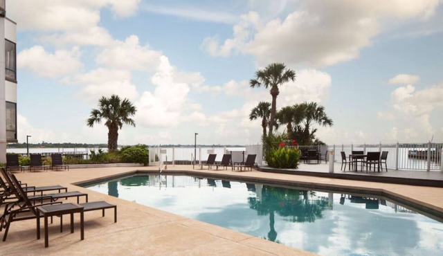 3 Rooms to Enjoy tranquil refreshing breezes near Space Center Houston