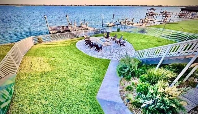 3 Story Custom Waterfront Home Private Dock Kayaks 2 masters Fishing