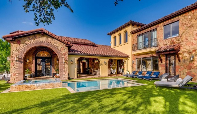 4 BDRM Home W/Pool & Amazing Views! Mins to Lakes, shops and restaurants