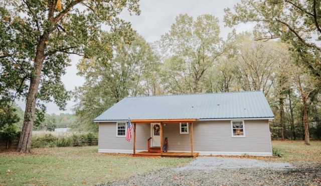 4-bed/3-bath house 6 miles from Pendleton Bridge & Fisherman’s Galley Restaurant