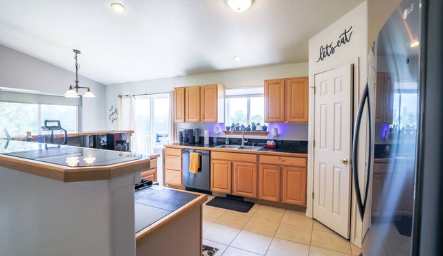 4 Bed Durango Mountain Home. Perfect location just 8.0 miles to Downtown Durango in Durango