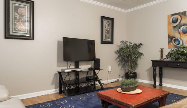 4 Bedroom 2 Bathroom Comfortable Furnished Home 4636 N fuller Pl