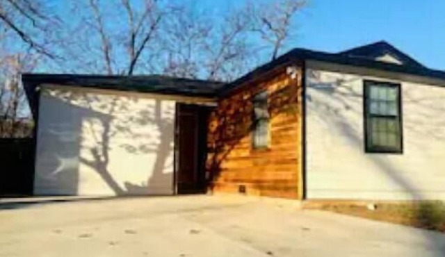 4 BR/2 BA walking distance to AT&T, Ranger Stadium, Texas Live, Six Flags
