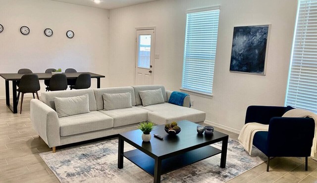 4 BR Cheerful Home Long Term Stay Equipped in Katy