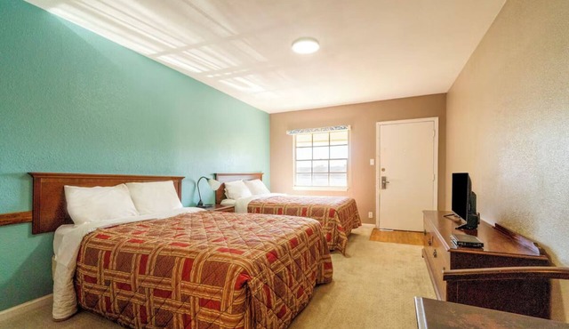 4 Convenient Rooms Perfect for Weekend Getaway near Yoakum Heritage Museum in DeWitt County
