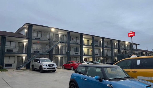 4 Cozy Studios w/Kitchenette Near Alamodome – Great for Extended Stays