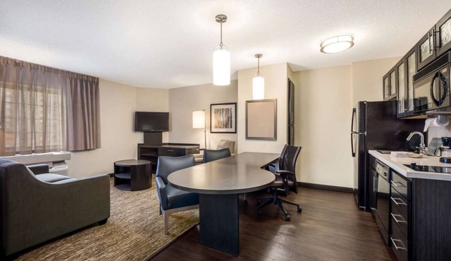 4 Family-friendly Units with Full Kitchens, Pets Allowed, Onsite Parking
