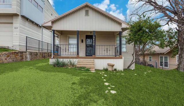 4-Minute Walk to Dickies Arena Cozy Fort Worth Stay