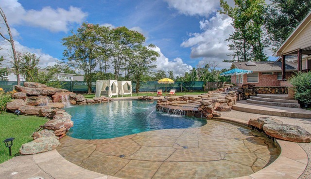 4BD - Pool & Movie Theater - Lake Conroe Nearby