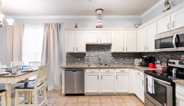 4Bedroom with King bed/Suite Downstairs