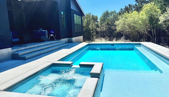 4BR/3BA Family Retreat, Private Pool & Hot Tub, Lake Travis Access, Sleeps 12