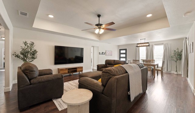 4BR Arlington Home, Minutes to AT&T Stadium
