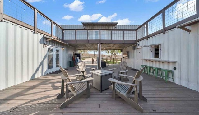 4BR Courtside Retreat, Deck Lounge & Pickleball