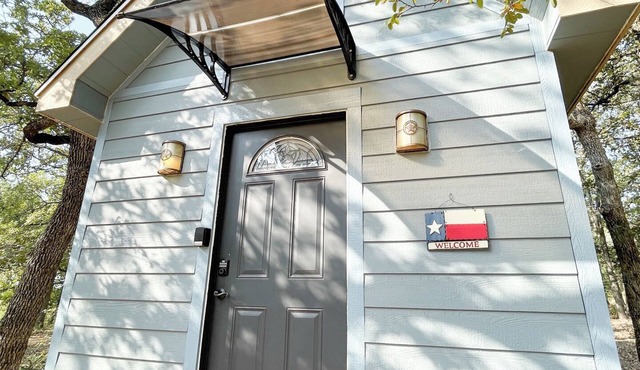5 Hico Tiny Home in Tiny Town Farm Animals Fore Pits Glen Rose nearby Fossil Rim