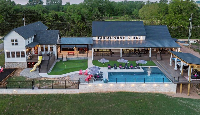 5 King Masters, Pool, Putting Green, Hot Tub, Playset, Gameroom, Kayaks, Wedding