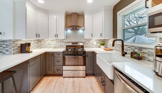 ~ 5 Mi to Downtown: Modern San Antonio Cottage
