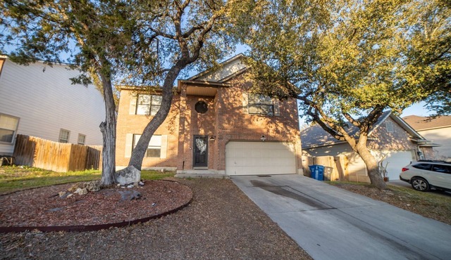 5 minutes to theme parks! Family-sized House