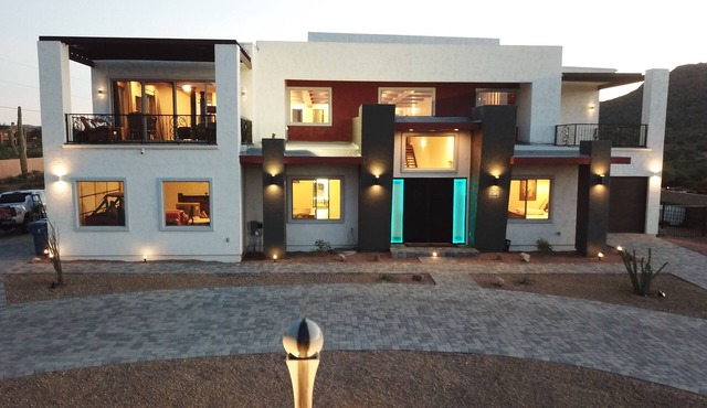 5 Star Sleeps 22 6 Bed 6 Bath 6,000 SQ Ft Modern Superstition Mnt Estate in Apache Junction