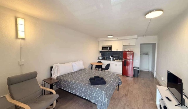 [50] ATX Studio: 1 Queen, Access to Gym & Laundry