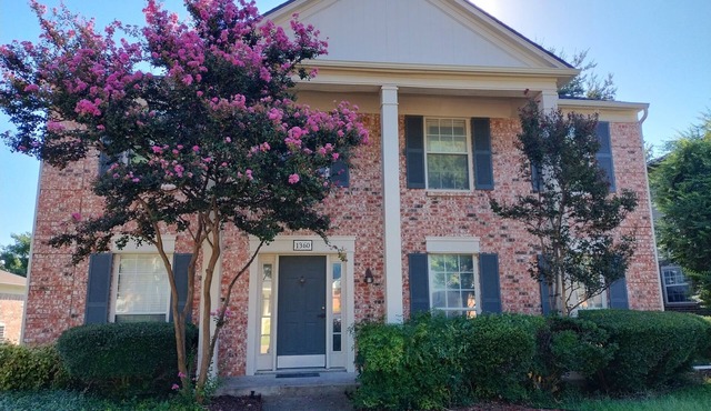 5BR/2.5BA Colonial Home Near AT&T and Globe Life