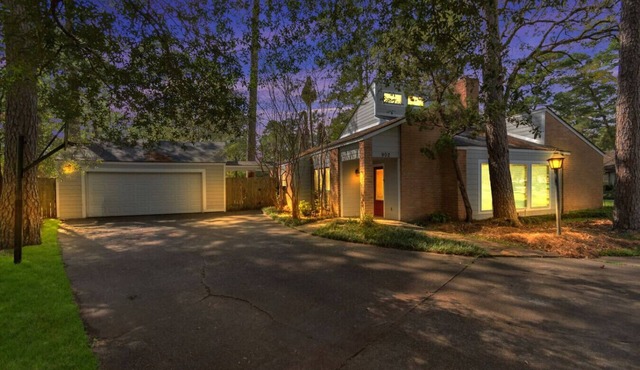 6-Bedroom Retreat, Pool & Spa: 20 Min Downtown GB