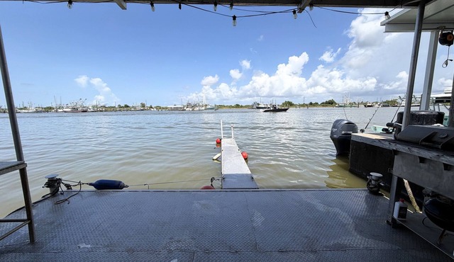 6 MAN BEER CAN VENICE MARINA FRONT ROW ICE, WIFI, & W/D GREAT CAMP