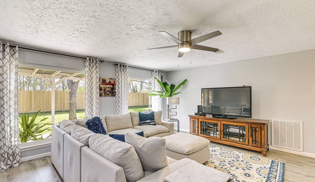 6 Mi to Clear Lake: Family Home w/Patio & Yard