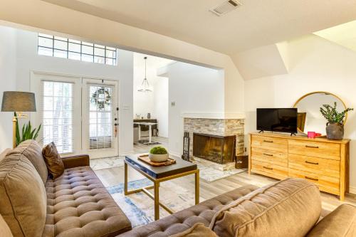 6 Mi to Mercer Botanic Gardens, Sleek Unit w/Pool
