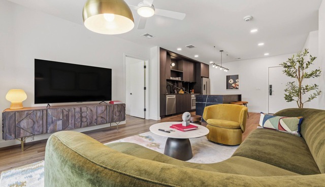 6BDR, Brand New Hotel w/Pool + Rooftop | The Code by AvantStay