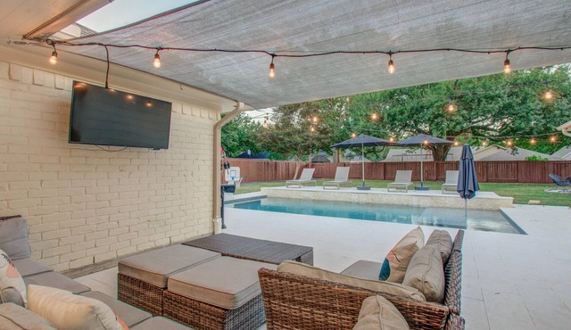 6BR Resort-style Retreat W/Jacuzzi & Gaming