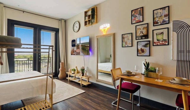 6min to Domain | 12min DT | Balcony + Free Parking