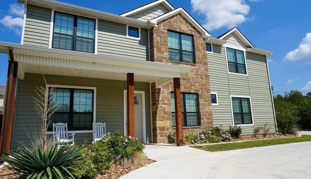 7 Bedroom 7.5 Bathroom Stephenville Villa