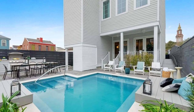 7BR City Condo | Pool Access Near CBD