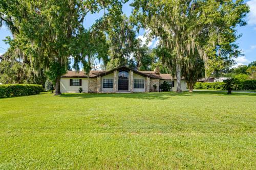 8 Mi to World Equestrian Center: Walkable Getaway in Ocala