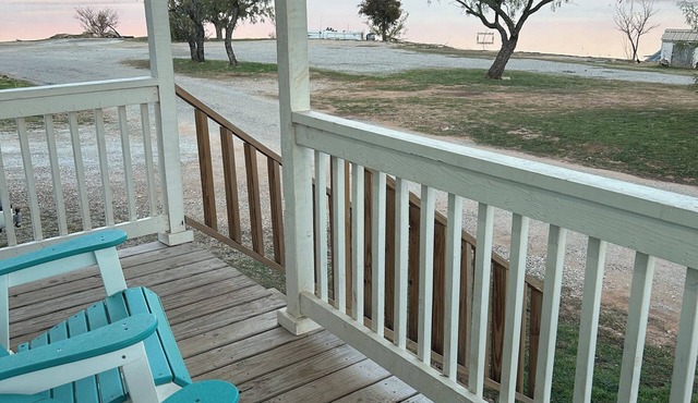 8 min to Rocker B - Cozy Lakefront Escape at PK Lake