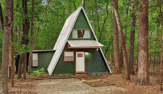 A-Frame retreat: 1 mile from Sam Rayburn Reservour