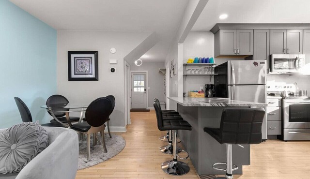 A Fresh, Modern Home * Great Locale Near Downtown Appleton in Appleton