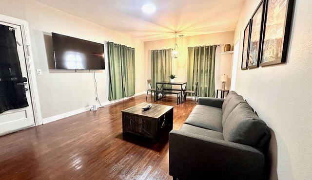 A-Lister! 3 bedroom/1 bath House