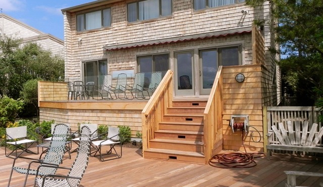 A Magical setting on the cove. Amazing sunsets! Five minute walk to the beach. in Harvey Cedars