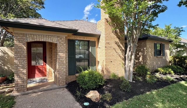 Abilene Urban Oasis-Modern/Sleeps 8/Games/Walk to ACU/Gorgeous Backyard