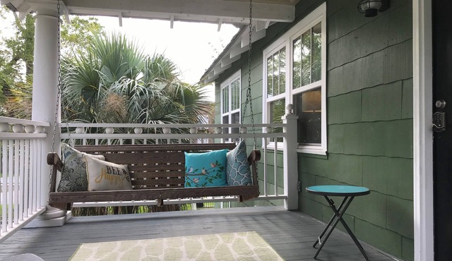 Above It All. Charming 2-bedroom apartment in the heart of Ocean Springs.